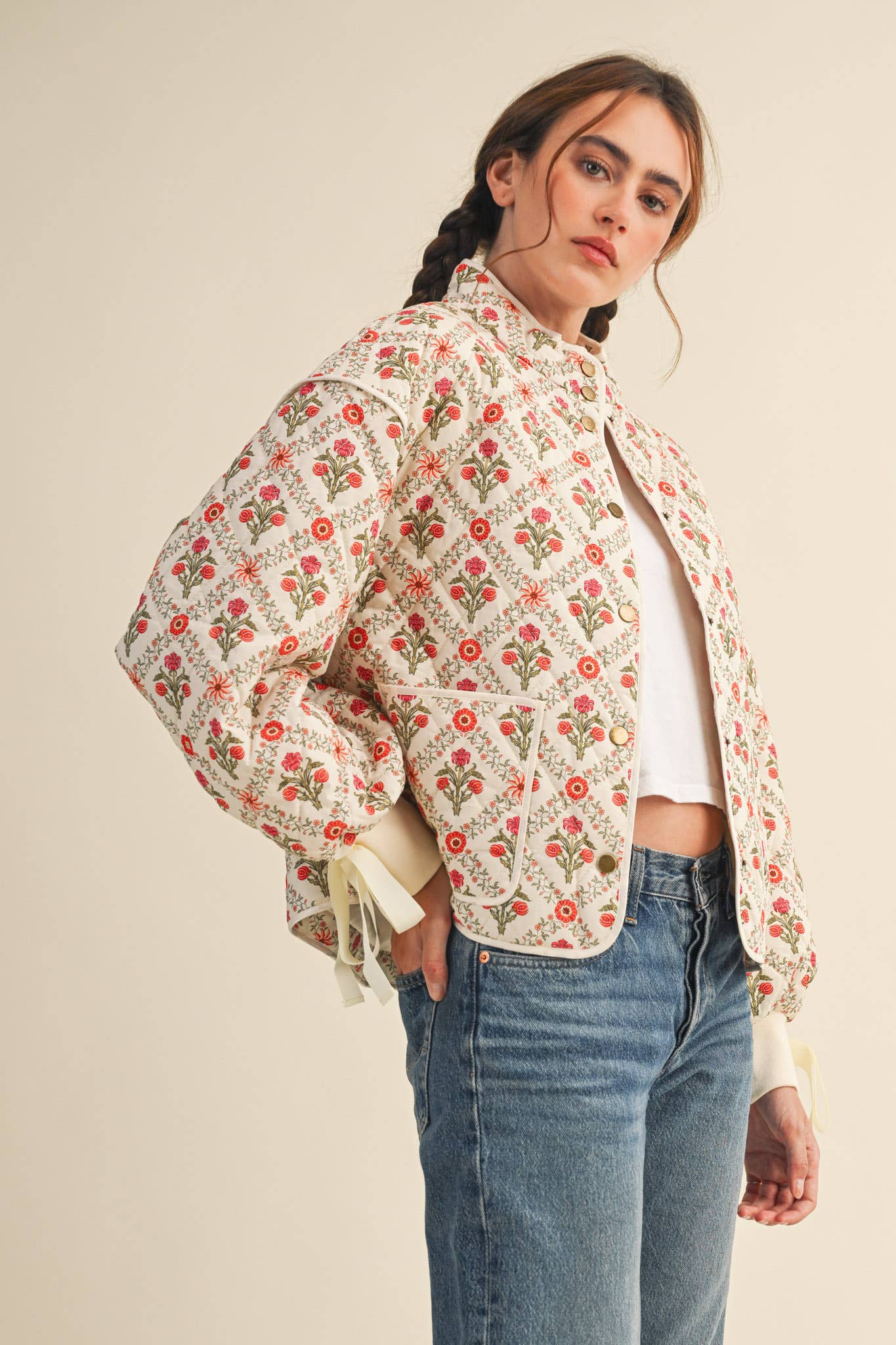 FLORAL QUILTED JACKET WITH RIBBON DETAIL MJK4431: Ivory Red Floral / L