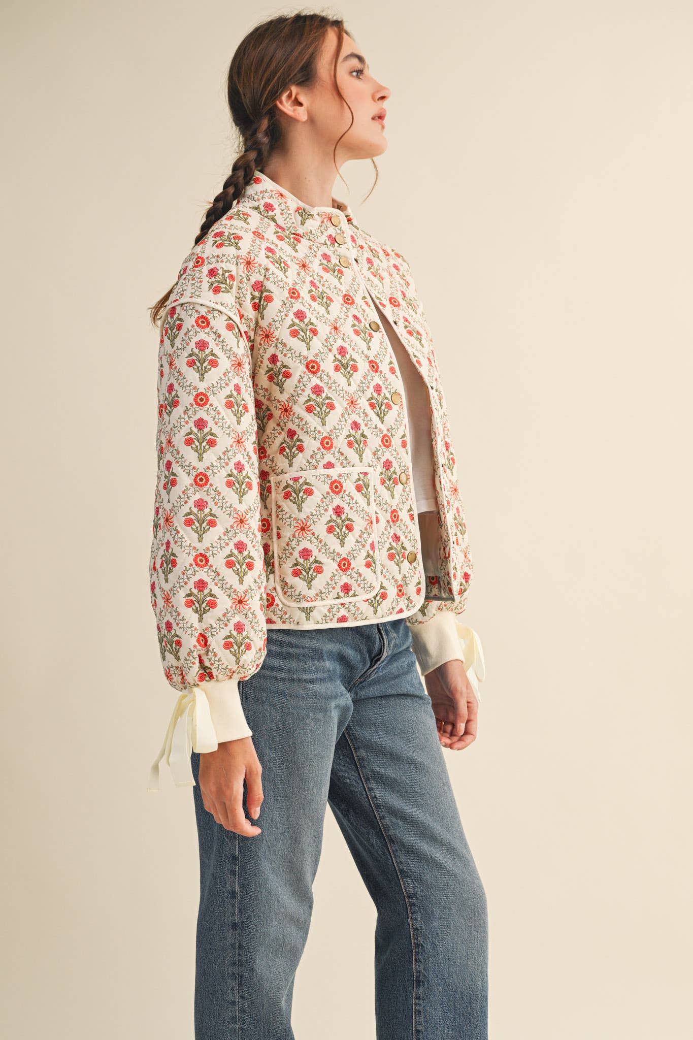 FLORAL QUILTED JACKET WITH RIBBON DETAIL MJK4431: Ivory Red Floral / M