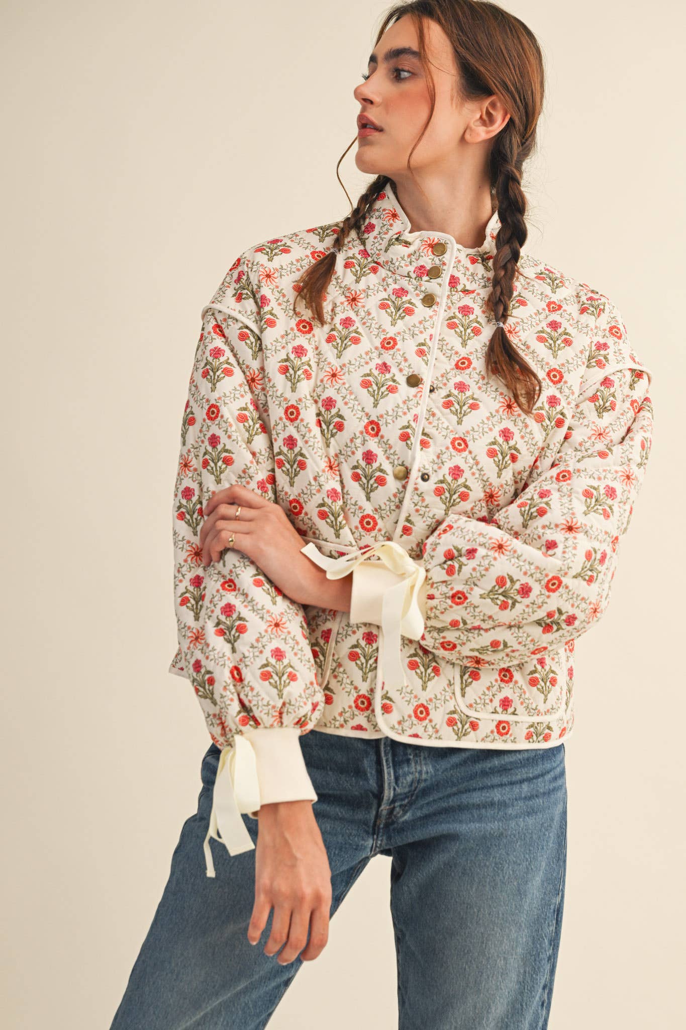 FLORAL QUILTED JACKET WITH RIBBON DETAIL MJK4431: Ivory Red Floral / M