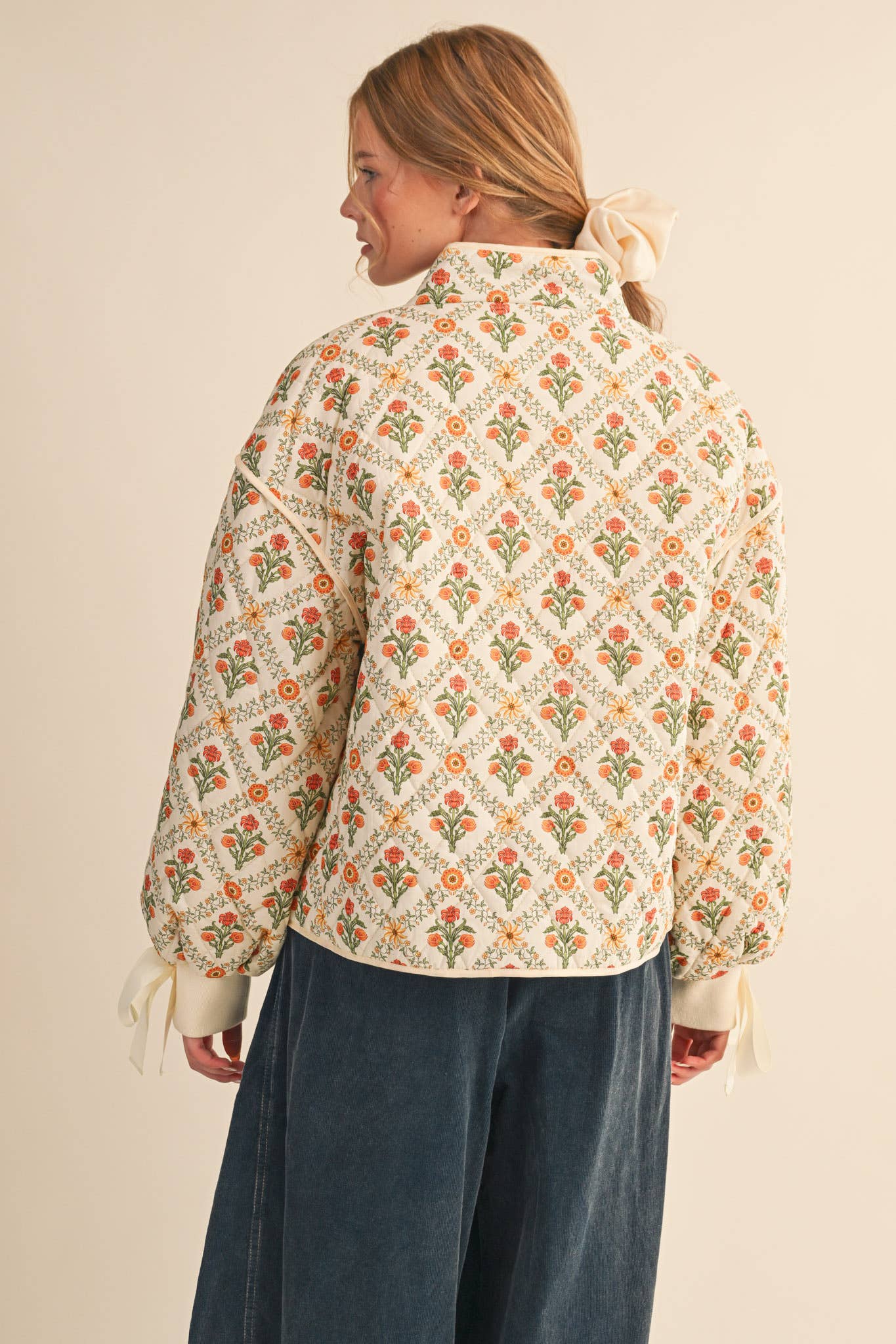 FLORAL QUILTED JACKET WITH RIBBON DETAIL MJK4431: Ivory Red Floral / M