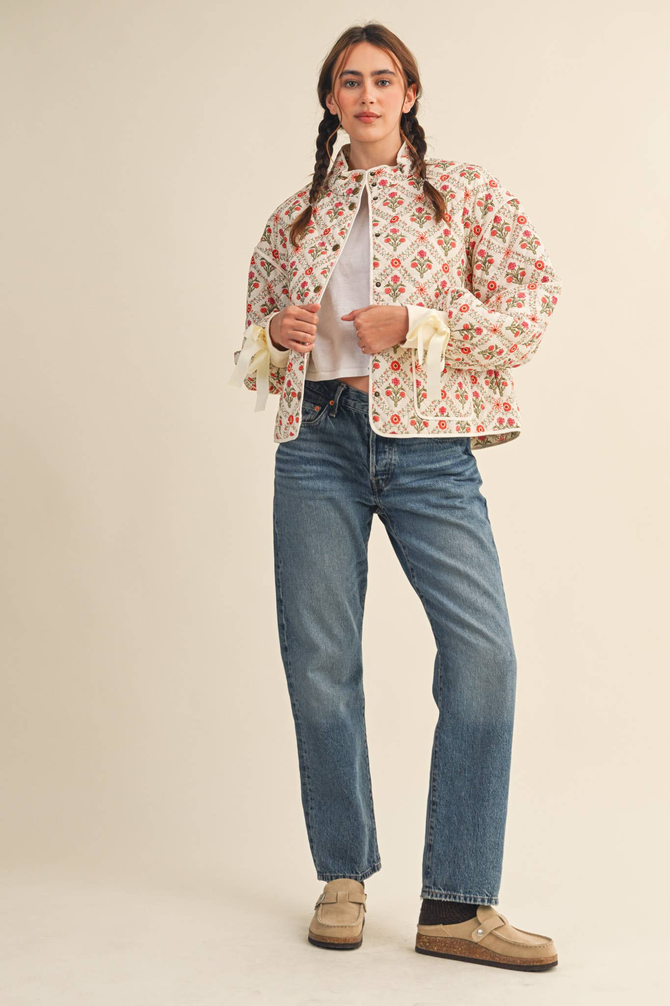 FLORAL QUILTED JACKET WITH RIBBON DETAIL MJK4431: Ivory Red Floral / L