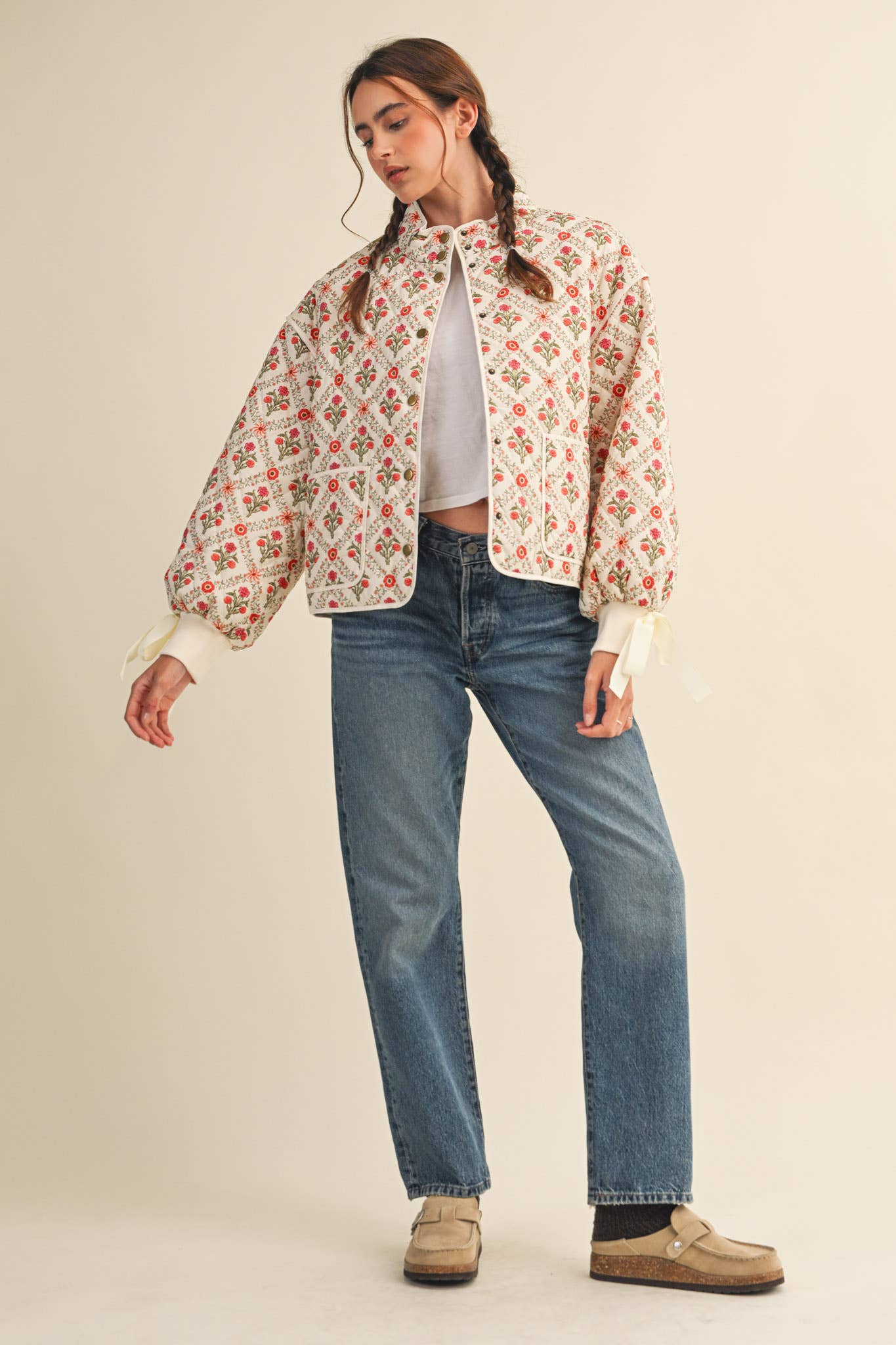 FLORAL QUILTED JACKET WITH RIBBON DETAIL MJK4431: Ivory Red Floral / S