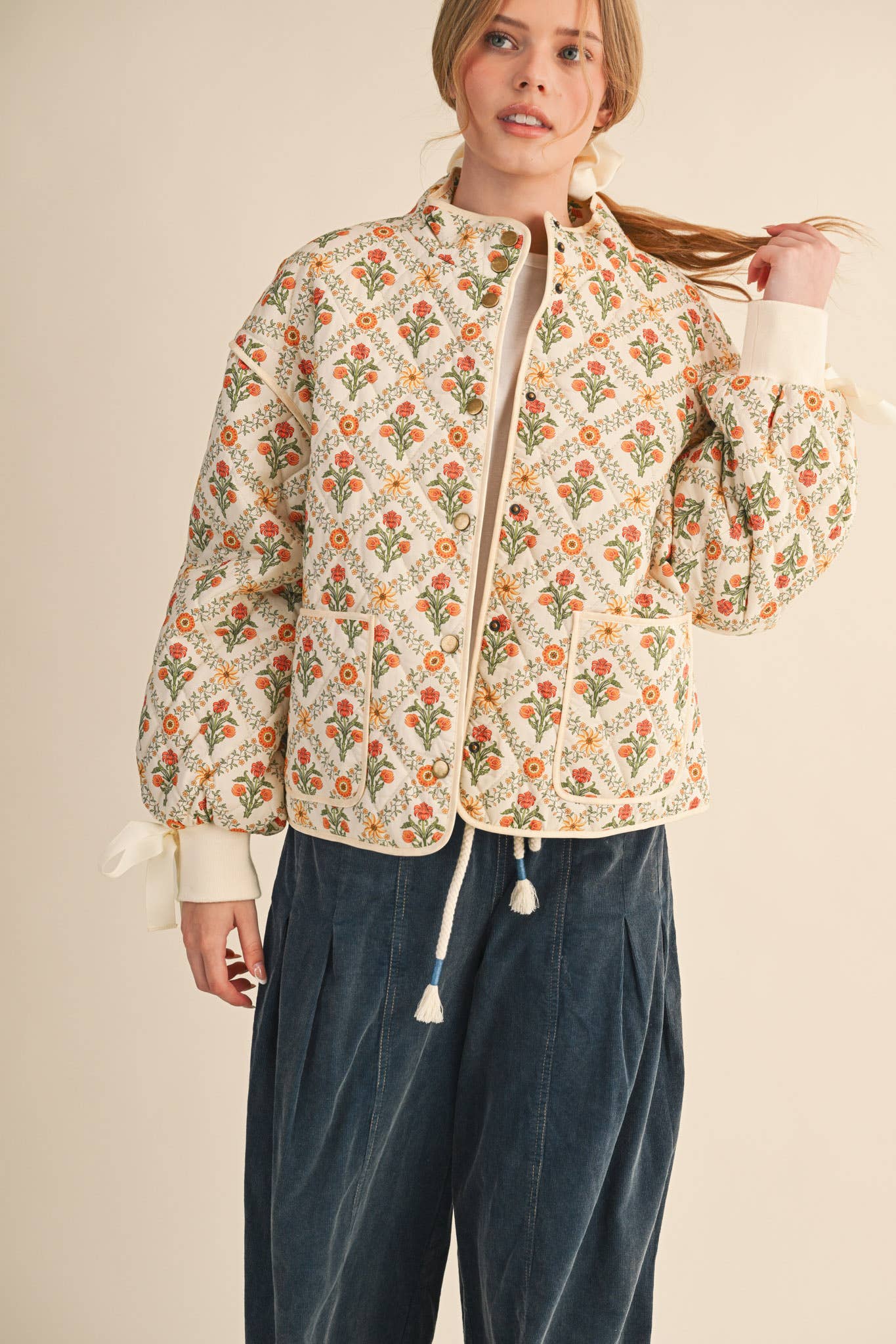 FLORAL QUILTED JACKET WITH RIBBON DETAIL MJK4431: Ivory Red Floral / M