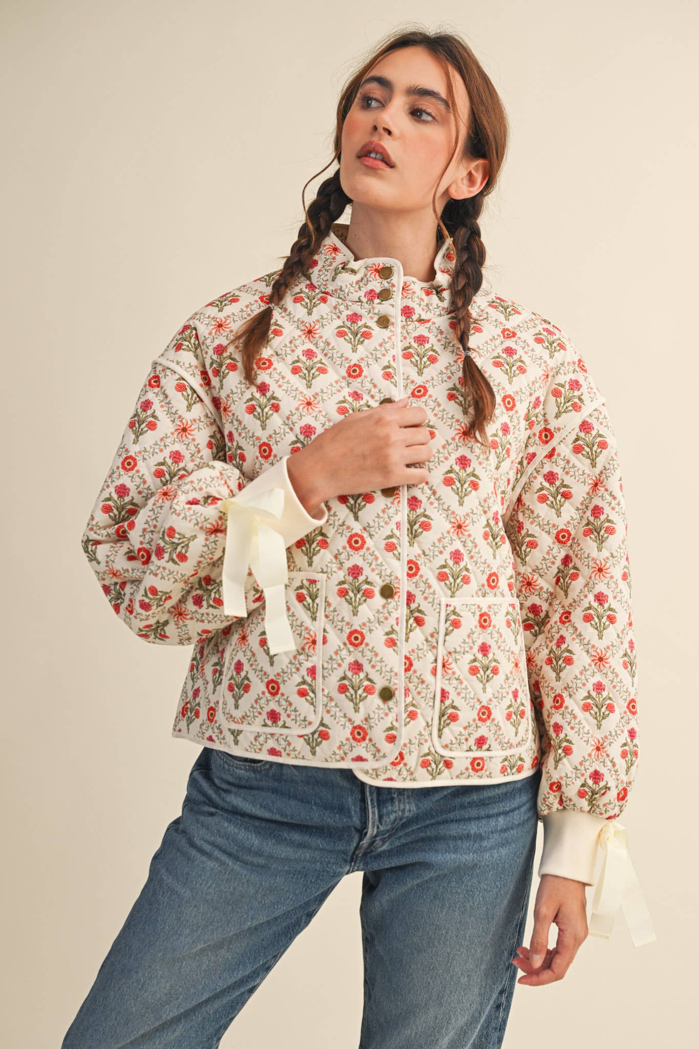FLORAL QUILTED JACKET WITH RIBBON DETAIL MJK4431: Ivory Red Floral / L