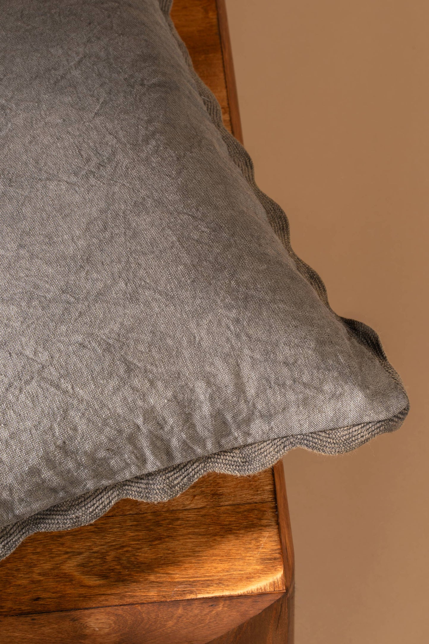 20x20 Scalloped Edge Pillow, Charcoal
